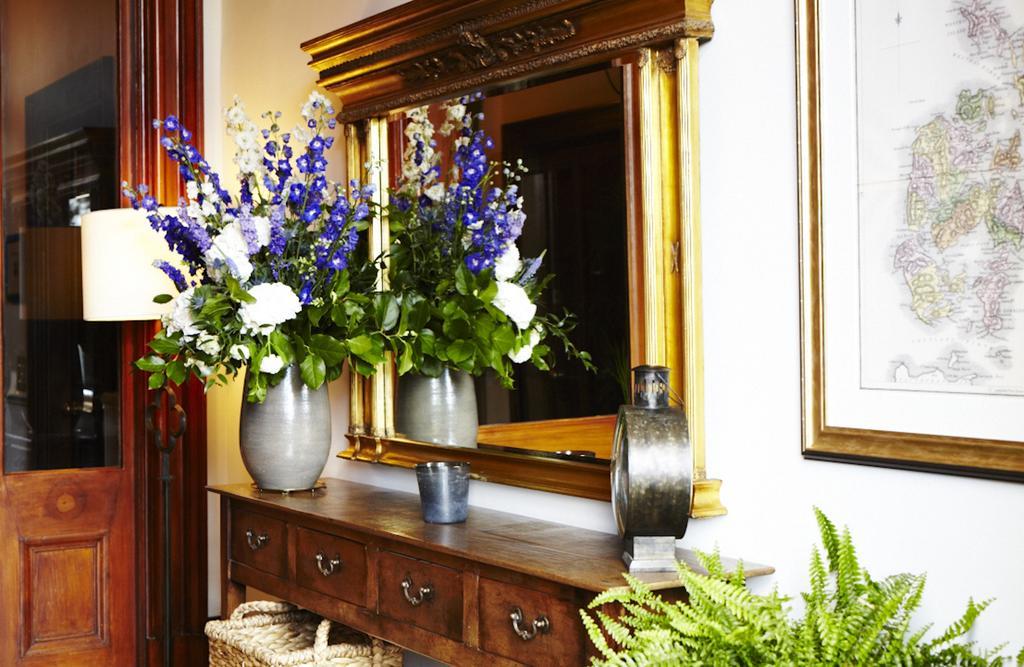 The Roseate Edinburgh - Small Luxury Hotels Of The World エクステリア 写真 A mirror on a console table