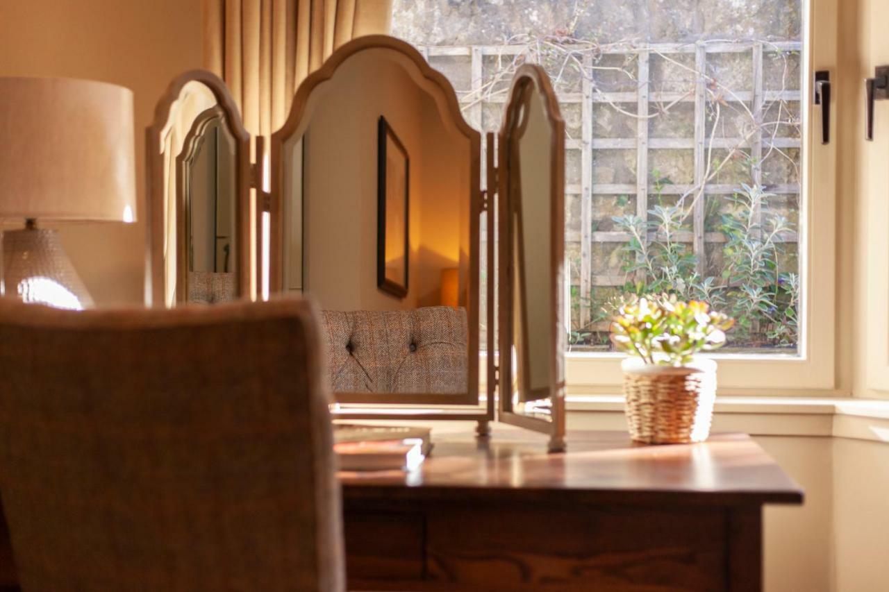 The Roseate Edinburgh - Small Luxury Hotels Of The World エクステリア 写真 A dressing table with a tri-fold mirror