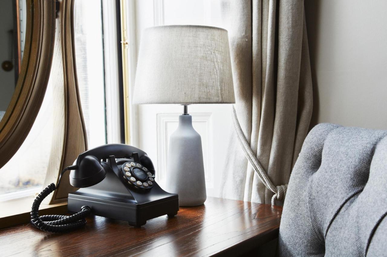 The Roseate Edinburgh - Small Luxury Hotels Of The World エクステリア 写真 A telephone with a rotary dial